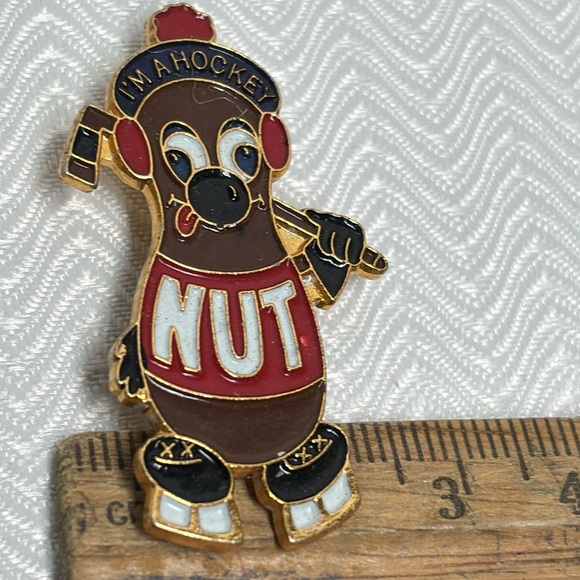 Hockey nut lapel or hat pin - Picture 2 of 3